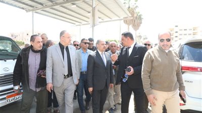 محافظ الشرقية يفتتح مجمع مواقف سيارات الأجرة الجديد بالحسينية
