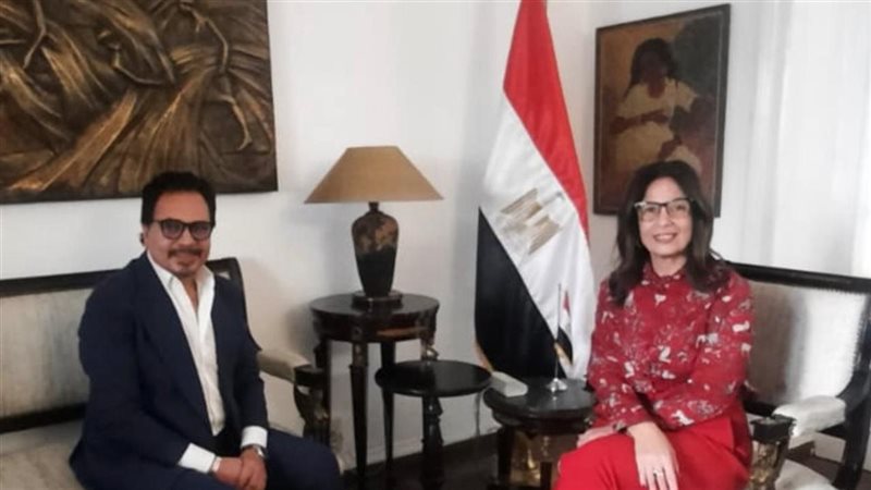 وزيرة الثقافة 