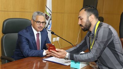 محافظ بني سويف يوجه بحلول عاجلة لشكاوى المواطنين .. ويلتقى نائب وزير المالية 