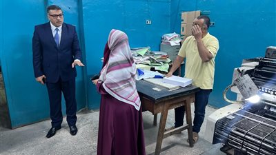 خلال جولة مفاجئة للمطابع.. محافظ قنا يوجه بتطوير منظومة مقاومة الحريق  