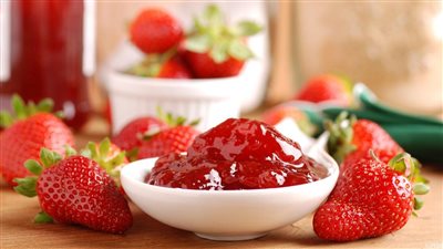 طريقة عمل مربى الفراولة.. خطوات سهلة وطعم أحلى من الجاهز 