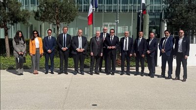 وزير الصحة يلتقي نائب رئيس شركة سيرفيه لبحث توطين صناعة أدوية الأورام 