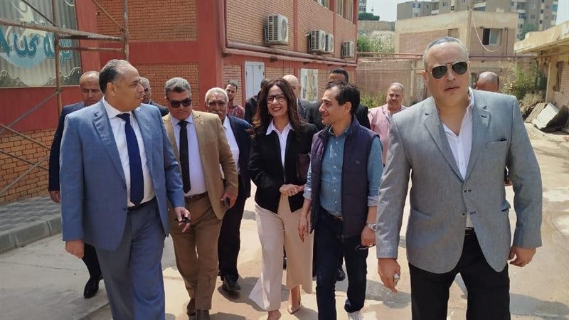 وزيرة الثقافة 