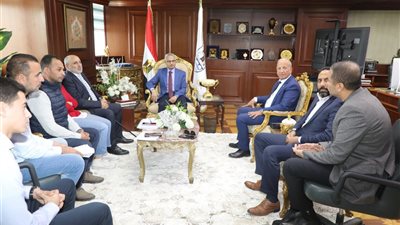 محافظ بني سويف يناقش آليات وسبل تعزيز الدفع بملف الاستثمار ببياض العرب 