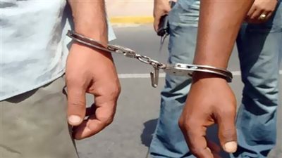 القبض على لصين أثناء محاولتهما سرقة حديد المتواجد بمحطة التجارب
