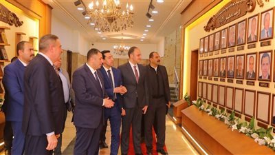 محافظ دمياط يجرى جولة بميناء دمياط ومركز  العمليات المشتركة 