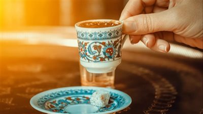 كيف يؤثر الكافيين على نشاط الدماغ مع الاستهلاك اليومي ؟