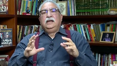 إبراهيم عيسى يدعو المصريين للاستفادة من مشروعات العاصمة والعلمين