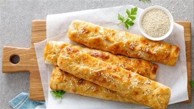     لفائف الجبن السريعة في المنزل.. نتيجة مضمونة وطعم رائع  