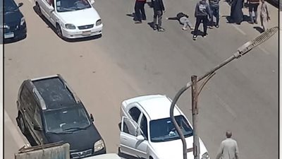 إصابة صبي في حادث صدم سيارة بالسويس عقب هروبه من كلاب ضالة