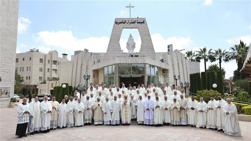  أساقفة وكهنة اللاتين