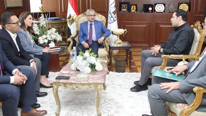 محافظ بنى سويف مع