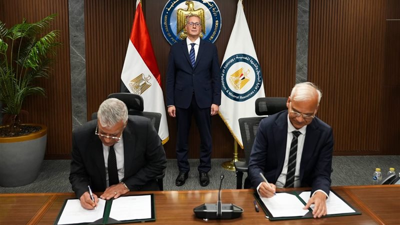 توقيع عقد توريد الفوسفات
