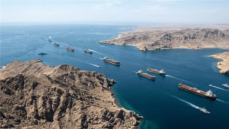 عبور السفن عبر هرمز