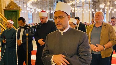الملك أحمد فؤاد الثاني يؤدي صلاة الجمعة بمسجد محمد علي بالقلعة