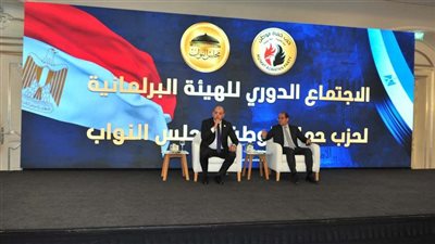 انفراجة ضريبية وزيادة أجور.. نتائج اجتماع 