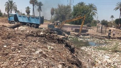 محافظ أسيوط يوجه بتطهير ترعة عرب المدابغ بحي غرب                  