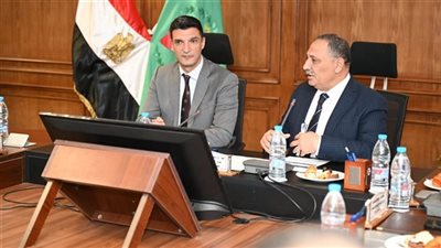 وزير الصناعة يبحث حوكمة طرح الأراضي وتيسير الإجراءات للمستثمرين رقميا