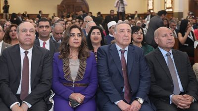 وزيرة التنمية المحلية تشارك الإنجيلية احتفالات عيد القيامة المجيد