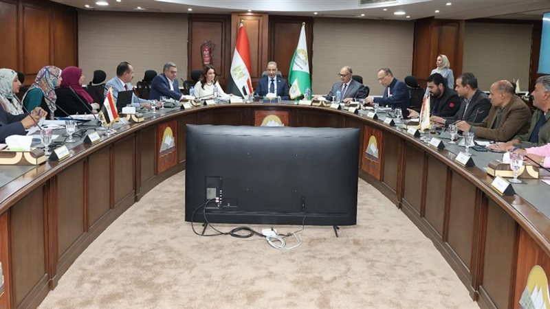 اجتماع محافظ الجيزة