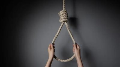 فتاة تتخلص من حياتها شنقا بسبب مرورها بحالة نفسية سيئة فى الوراق