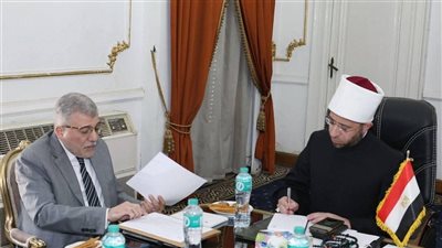 وزير الأوقاف يعقد اجتماعًا مع قيادات هيئة الأوقاف لبحث تنمية الموارد