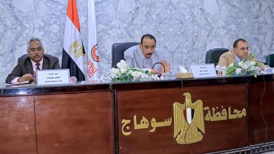 محافظ سوهاج يعقد اجتماعاً لبحث استعدادات تنفيذ الموجة 29 لإزالة التعديات 