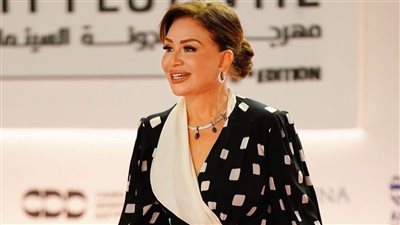 «شركات السياحة كانت بتنظم رحلات لمسرحيات الزعيم».. إلهام شاهين:حالة استثنائية