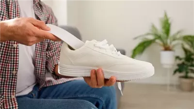 احذرها.. مخاطر الأحذية المسطحة الشائعة والصنادل وأحذية Ugg