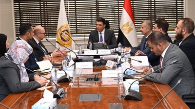 وزير الصناعة يبحث مع «سان جوبان» خطط التوسع ودعم الاقتصاد الأخضر