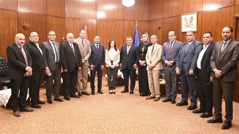  محافظ البحيرة تستقبل