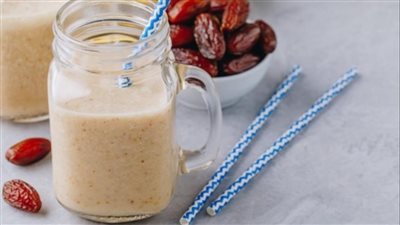سموثي التمر والشوفان وصفة مشبعة وسهلة التحضير في دقائق 	