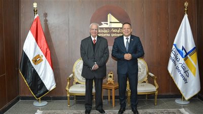 رئيس جامعة دمياط يستقبل محافظ الفيوم الأسبق لمناقشة رسالة ماجستير بكلية الزراعة