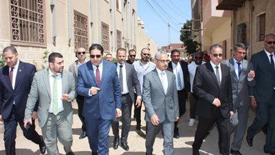 خلال تفقده الكنائس والأديرة.. محافظ بني سويف يقدم التهاني بعيد القيامة 