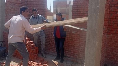 إزالة فورية لبناء مخالف بالدور الرابع بحي الأربعين في السويس 