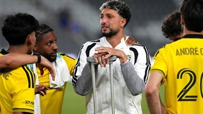 وسام أبو علي يواجه شبح الرباط الصليبي حسرة ودموع لمهاجم الأهلي السابق