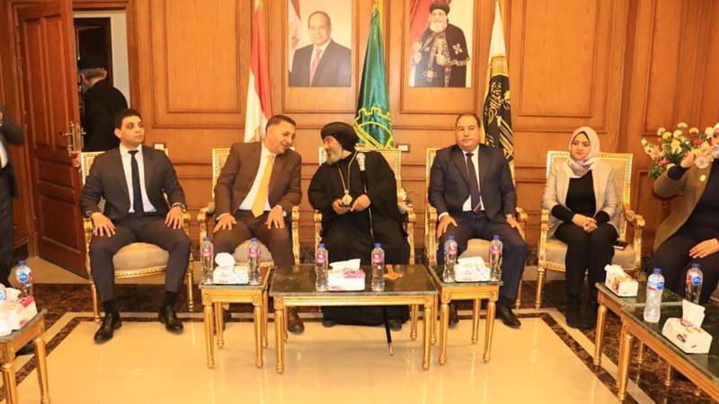 محافظ القليوبية يهنئ