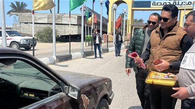 استقبال حافل في جمصة.. ورد وشوكولاتة للمواطنين في شم النسيم
