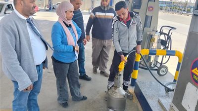 حملات تموينية مكثفة في السويس.. ضبط مخالفات بمحطات الوقود ومستودعات البوتاجاز