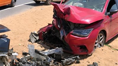 إصابة 5 أشخاص في حادث تصادم سيارتين بطريق الزعفرانةـ السخنة بالسويس