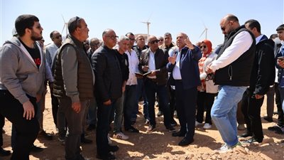 وزيرا النقل والكهرباء يتفقدان جبل الجلالة لبدء تنفيذ مشروعات طاقة الرياح