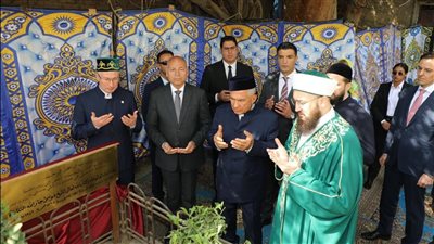 رئيس تتارستان يزور قبر موسى 