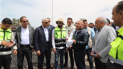 وزير النقل يتفقد طريق القنطرة شرق – العريش – رفح ضمن خطة تنمية سيناء