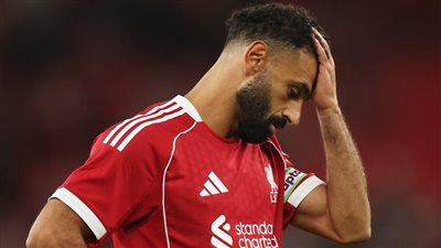 محمد صلاح على دكة بدلاء ليفربول ضد باريس سان جيرمان 