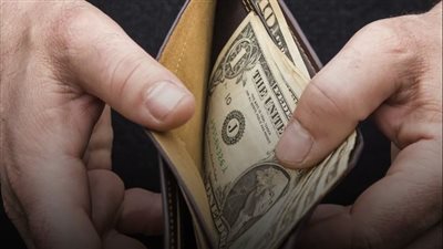 «لهذا السبب ترامب تراجع».. خبير اقتصادي يكشف سر ارتفاع الأسعار والتضخم العالمي