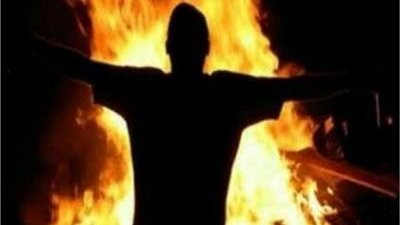 أشعل النار في نفسه بالبنزين.. إصابة سائق بحروق من الدرجة الثانية بالعياط