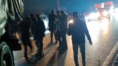 انقلاب شاحنة أعلى كوبري عرب الرمل بالمنوفية.. واستعادة السيولة المرورية