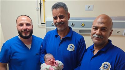 ولادة داخل سيارة إسعاف بالقنطرة شرق.. تدخل سريع ينقذ الأم والمولود