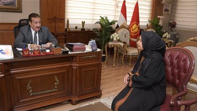 ربنا حقق لي كل اللي بتمناه.. «مسنة بورسعيد» تعليقا على استقبال المحافظ