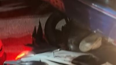 شاب يستغيث: سائق أتوبيس صدم أخي وتسبب في وفاته وفر هاربًا 